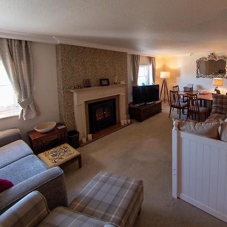 3, The Dolphin, 49 Quay Street - Stunning Apartment - Quintessential - Quay Views - Sleeps 2-4 People Newport  Bagian luar foto