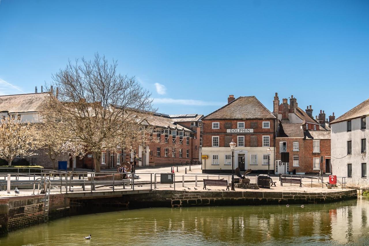3, The Dolphin, 49 Quay Street - Stunning Apartment - Quintessential - Quay Views - Sleeps 2-4 People Newport  Bagian luar foto